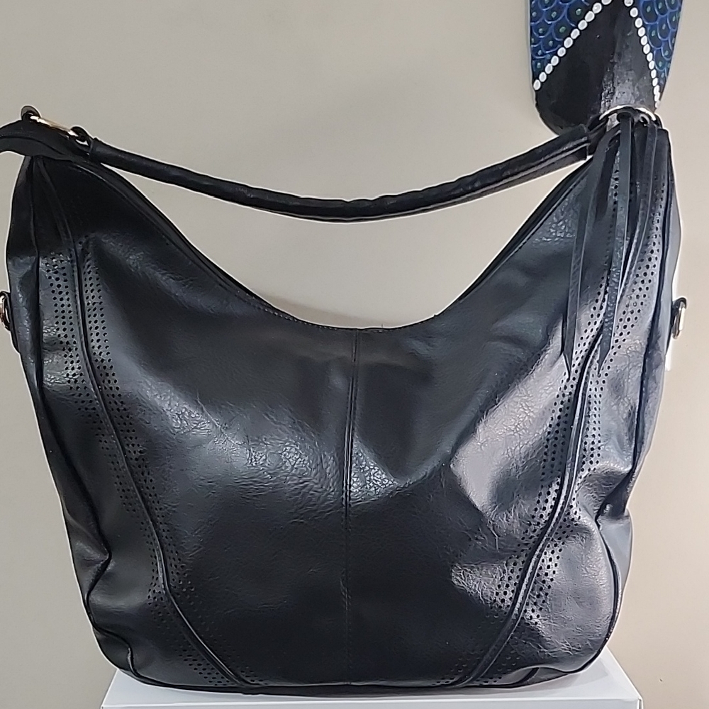 Elegant Black Leather Shoulder Bag